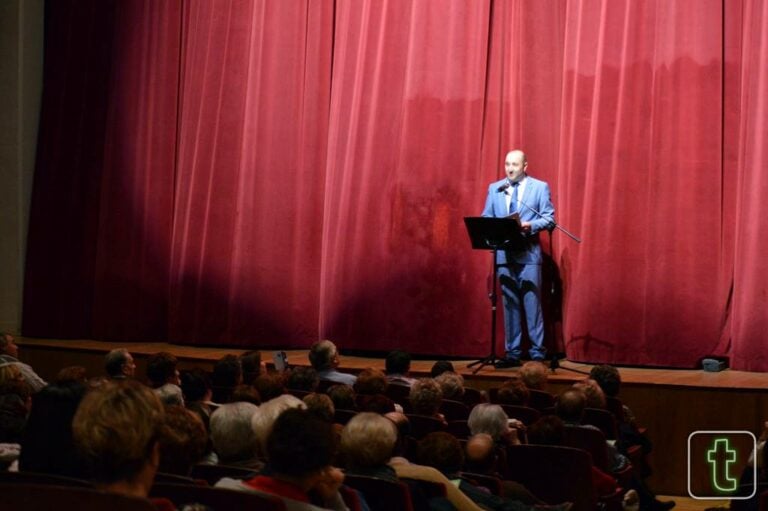 La Hermandad Virgen de las Viñas llena el Teatro Municipal con la representación de Airén Teatro