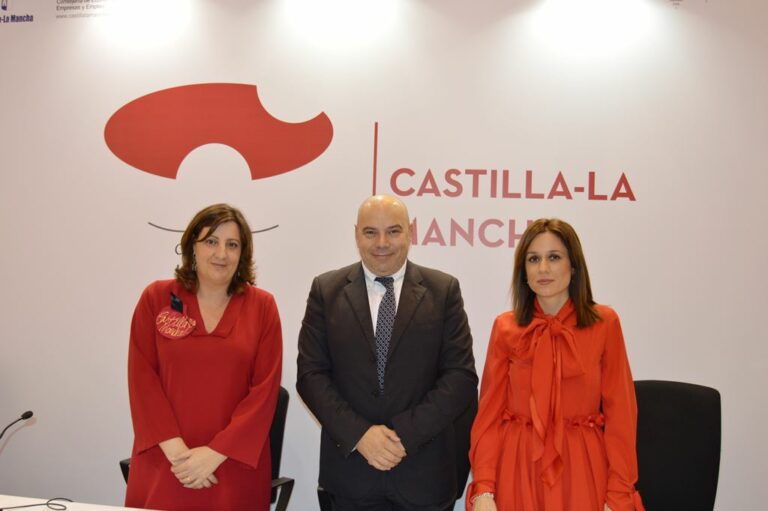 La Junta firma un convenio con Logitravel para impulsar la difusión de los destinos turísticos de Castilla-La Mancha