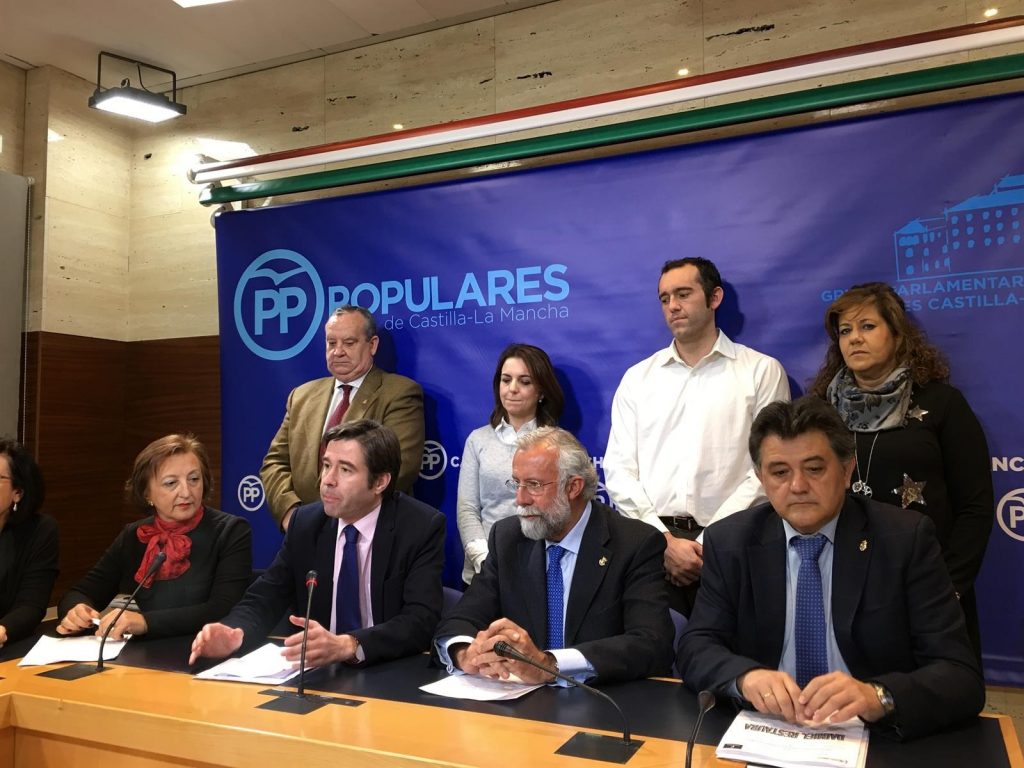 Alcaldes ‘populares’ critican que los pueblos del PP reciben menos del 20% de los talleres de empleo de la Junta