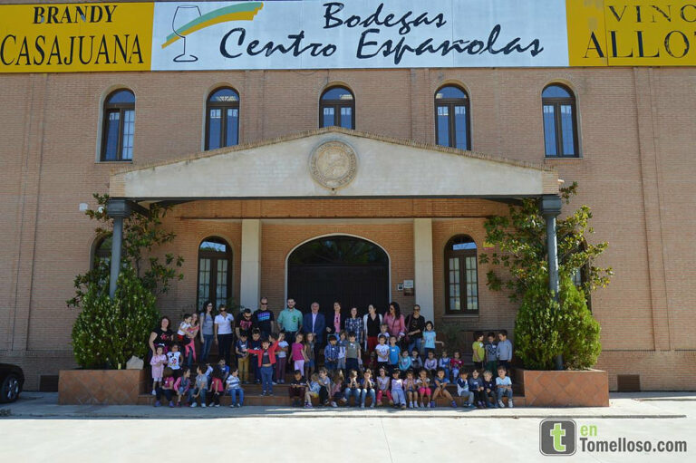 Alumnos del colegio Félix Grande de Tomelloso visitan Allozo Bodegas Centro Españolas
