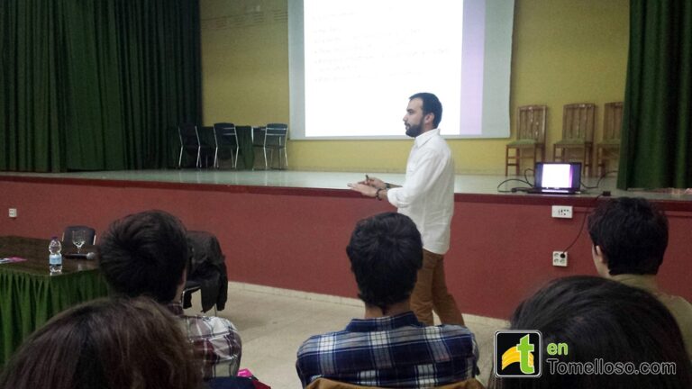 UPyD, Izquierda Unida y Ciudadanos participan en el “II Encuentro con Políticos de Tomelloso” del IES Eladio Cabañero
