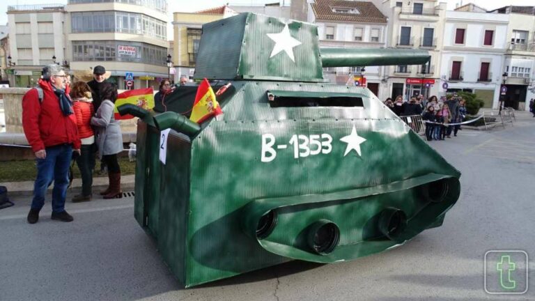 Tres autos locos cruzan Tomelloso en la tarde del martes de Carnaval