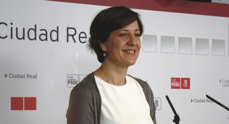 Fernández recalca el compromiso de Sánchez con “nuestra tierra” con el arranque de la campaña en Tomelloso