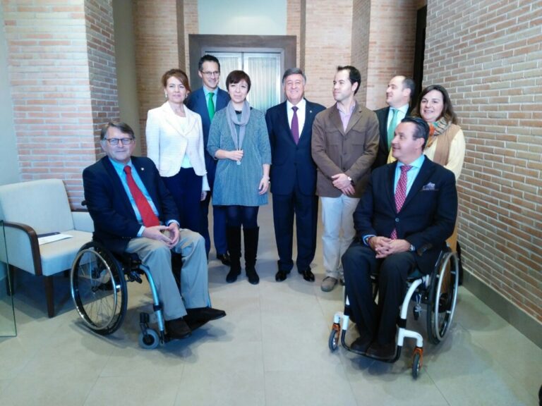 Sánchez entrega a Tecnove el sello de calidad Bequal por la integración laboral de personas con discapacidad