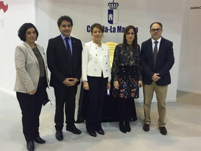 Castilla-La Mancha y Valencia acuerdan impulsar el turismo social para personas mayores entre ambas comunidades