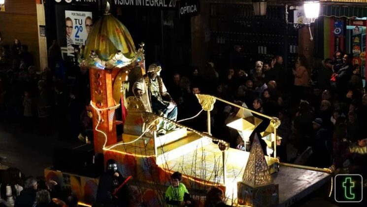Los Reyes Magos de Oriente llenan de ilusión las calles de Tomelloso con su cabalgata