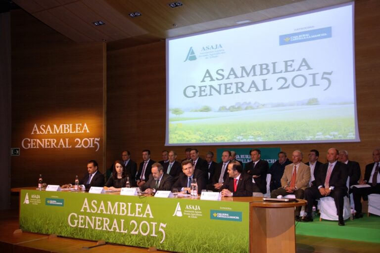 Martín López reafirma la vinculación histórica de Caja Rural CLM con el sector primario