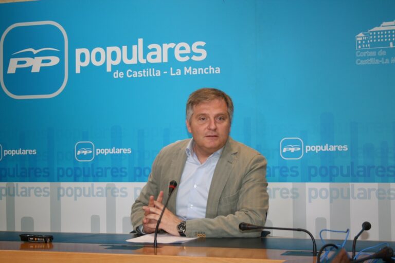 Cañizares denuncia que los escándalos inhabilitan al Gobierno de García-Page
