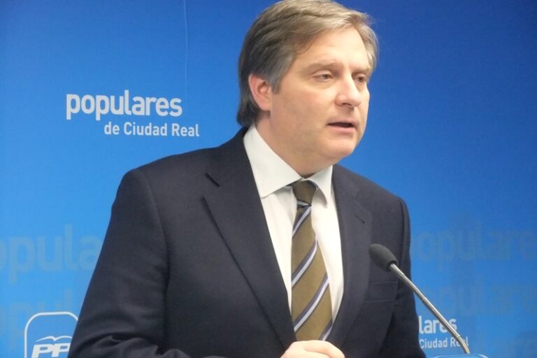 Cañizares considera que es “una vergüenza” que Page no haya condenado las declaraciones “machistas” realizadas por Mora
