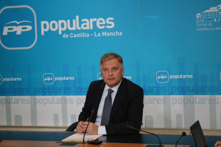 Cañizares exige a PSOEy Podemos que apoye la supresión de los privilegios del expresidente Bono