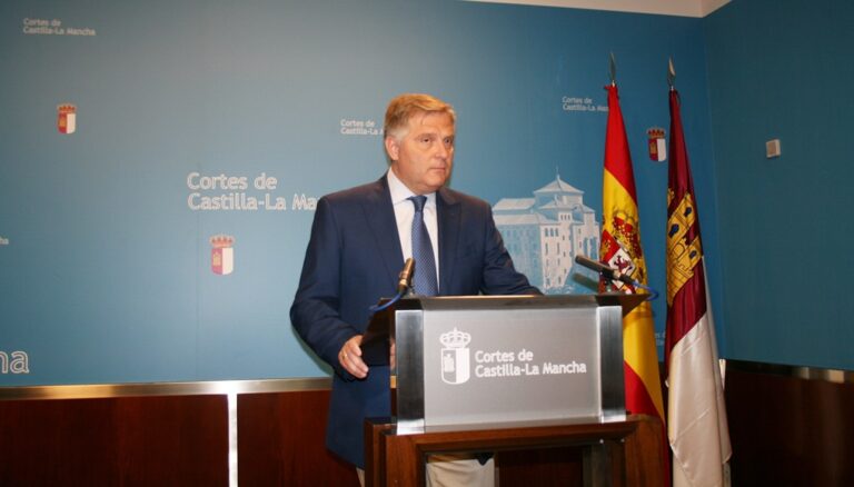 El PP se muestra convencido de que Bono “no permitirá” que eliminen sus privilegios