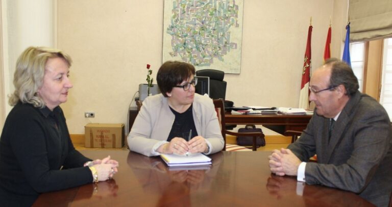 Junta y Fiscalía muestran su compromiso mutuo de colaboración  institucional