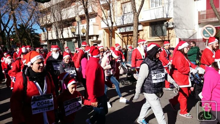 Tomelloso se llena de ‘Papa Noeles’ en la II Carrera Solidaria de AFAS