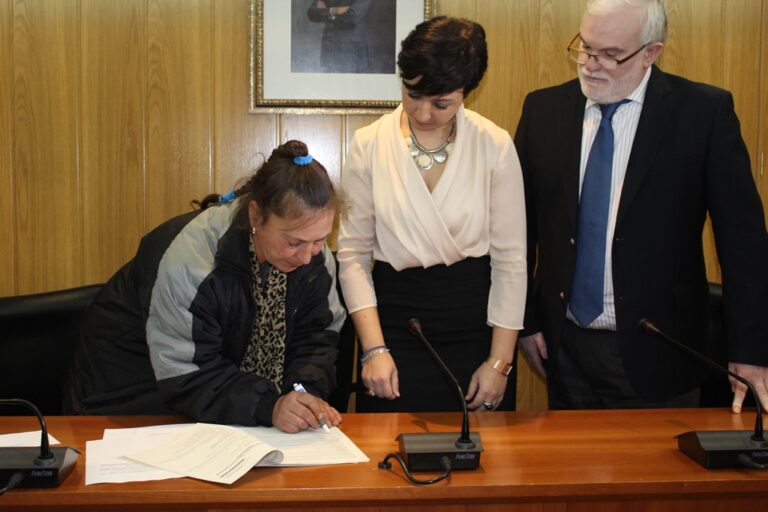La Junta entrega en Socuéllamos las llaves de una de las 50 viviendas sociales que adjudicará en la provincia