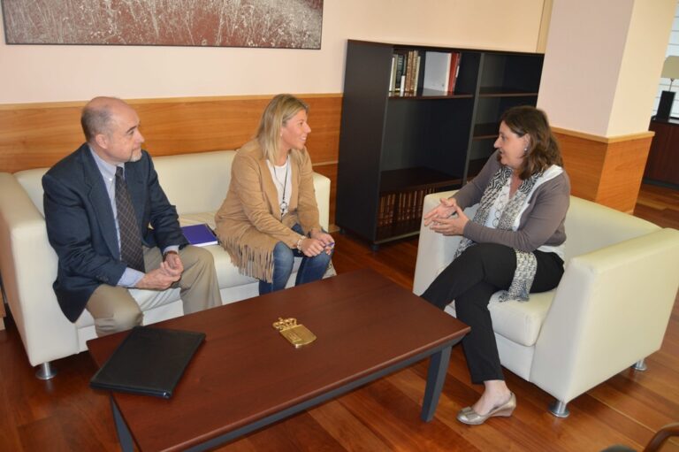 La consejera de Economía se interesa por los proyectos del Ayuntamiento de Tomelloso vinculados a la creación de empleo