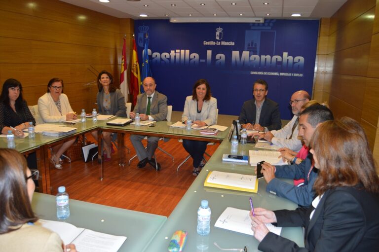 La Junta y los agentes sociales avanzan en el desarrollo normativo del Plan Extraordinario por el Empleo