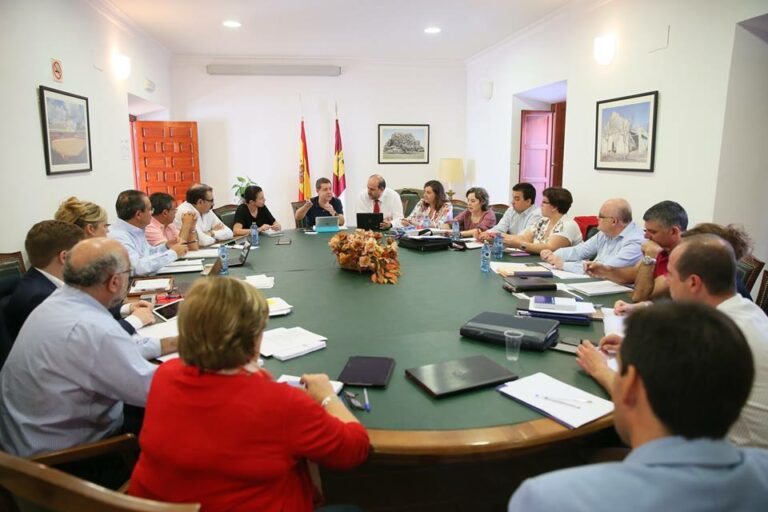 El Gobierno regional quiere incluir el acceso y calidad de la Educación, la Sanidad y los Servicios Sociales en el Estatuto de Autonomía