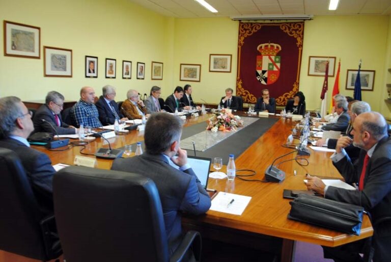 El presidente y los nuevos miembros del Consejo Social toman posesión de su cargo