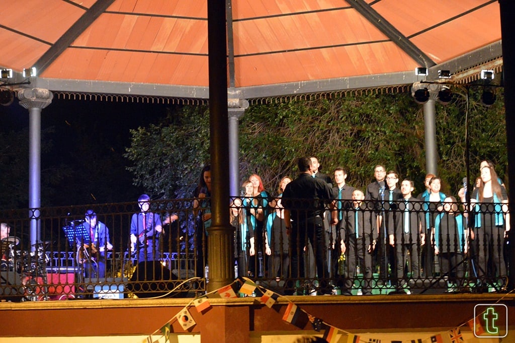 El Coro Gospel Valdepeñas pone el broche musical a las fiestas del barrio de San Juan