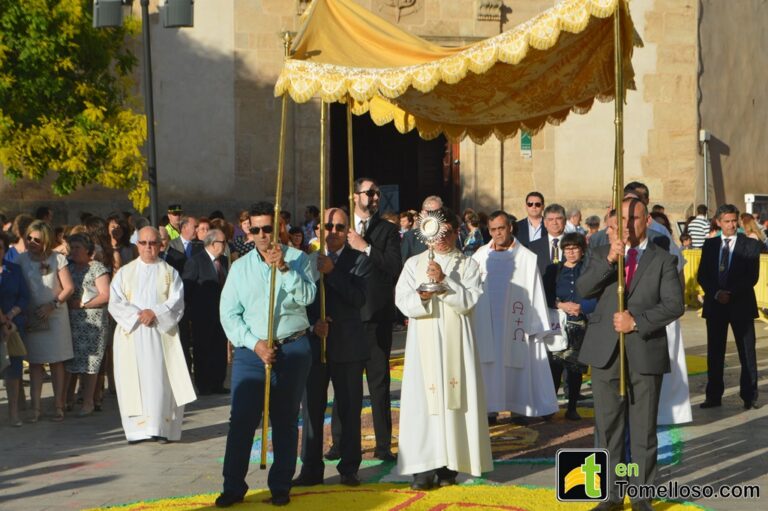 Alfombras y altares en la procesión del Corpus de Tomelloso