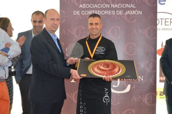 Pablo Martínez se proclama en Tomelloso Campeón de España de Cortadores de Jamón