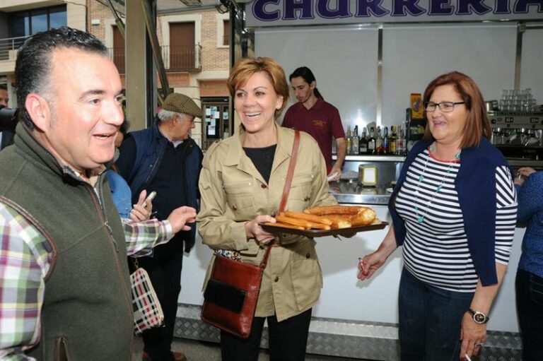 Cospedal: Es “rotundamente falso” que negociara el finiquito a Bárcenas