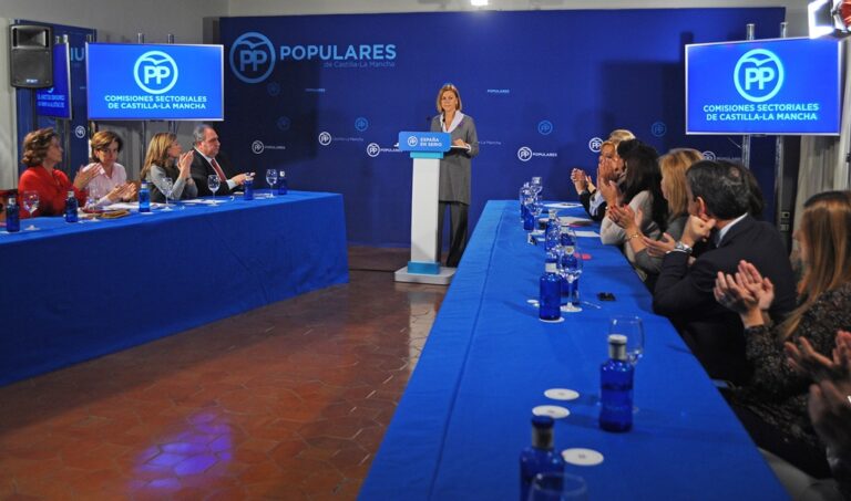 Cospedal: “Vamos a estar con el Gobierno regional en lo que suponga crear empleo de verdad”