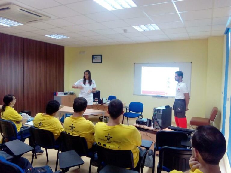 Cruz Roja enseña primeros auxilios en el hogar a los usuarios de Fundación Cadisla