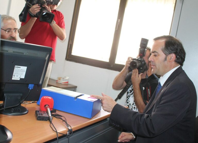 Gregorio destaca que “el nuevo DNI electrónico 3.0 contribuirá a reforzar la seguridad documental”