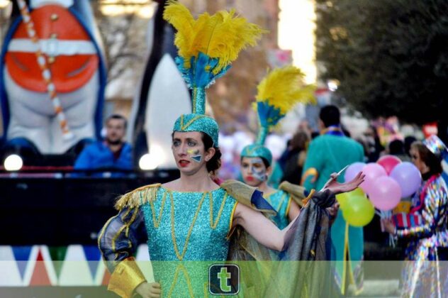 El Desfile de Peñas Locales llena un año más las calles de Tomelloso