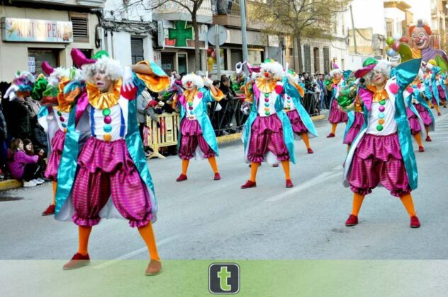 El Desfile de Peñas Locales llena un año más las calles de Tomelloso