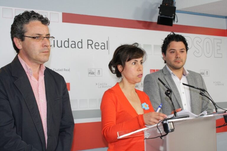 El PSOE señala que los talleres de empleo han sido adjudicados “con amaños y enchufismo a familiares del PP”