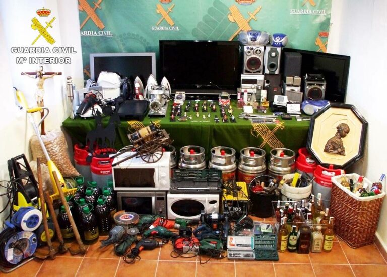 La Guardia Civil detiene a dos personas por robos en casas de campo