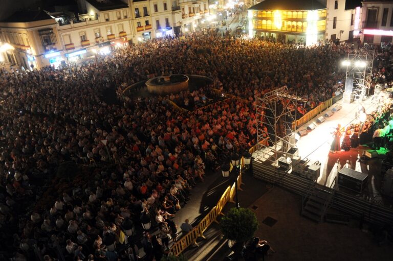 Ecos del Rocío congregó en la plaza de España de Tomelloso a más de 5.000 personas