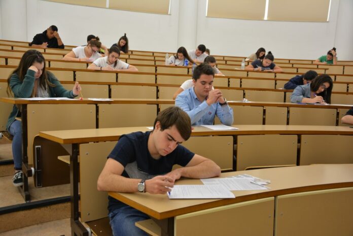 La Uclm Publica Los Modelos De Examen De La Prueba De Acceso A La