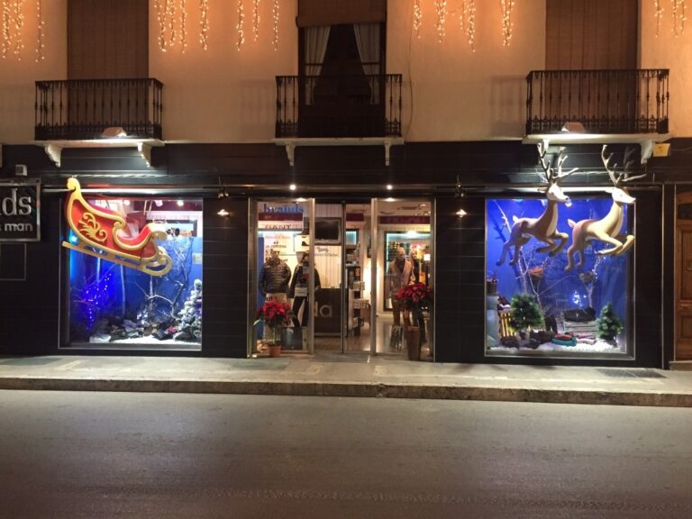 Fashion & ODDA de Tomelloso gana el Concurso de Escaparates navideños de la Cámara