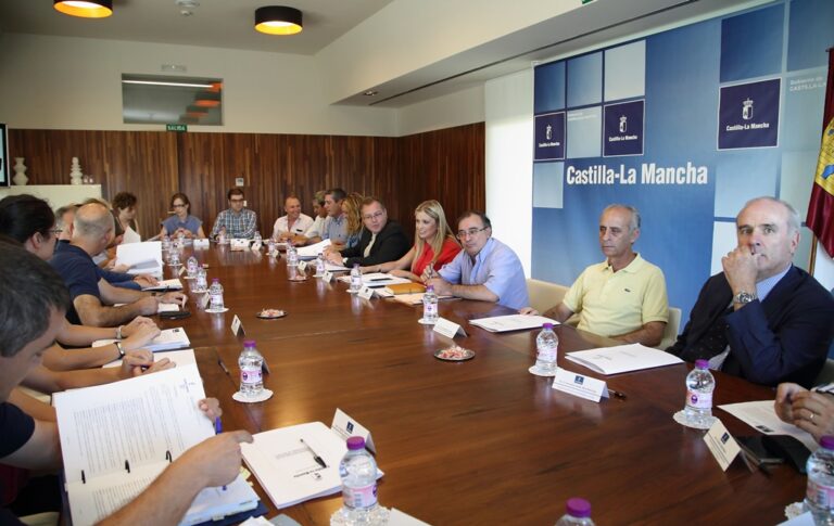 La Consejería de Fomento reúne a la Comisión Regional de Urbanismo para agilizar proyectos municipales pendientes
