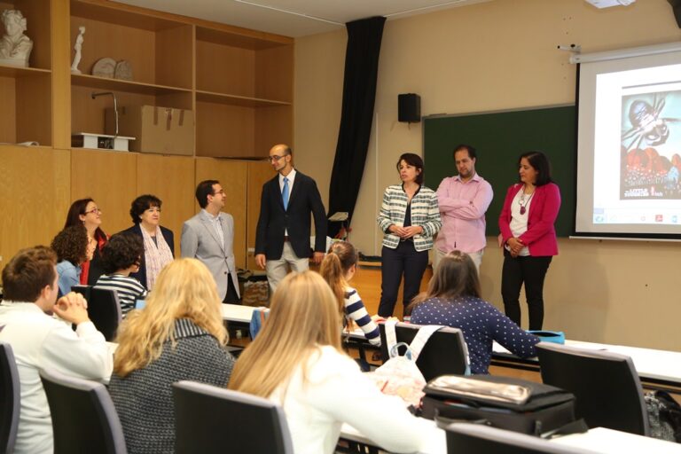 Estévez felicita a los 40 estudiantes universitarios de Grado que han recibido las becas de excelencia