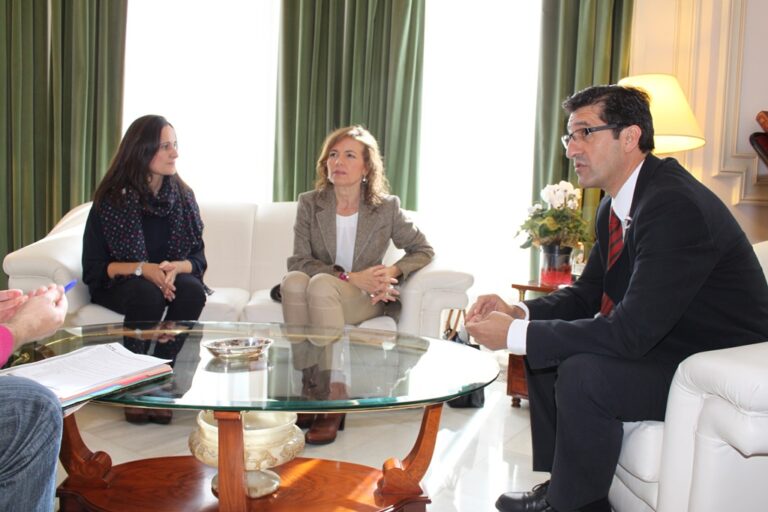 Este mes se aprobará el decreto con la orden de Dependencia y se contratará personal interino para agilizar expedientes