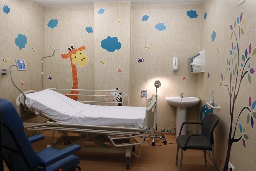 El Hospital de Tomelloso crea un circuito de atención pediátrica en Urgencias y duplica el número de salas para observación infantil