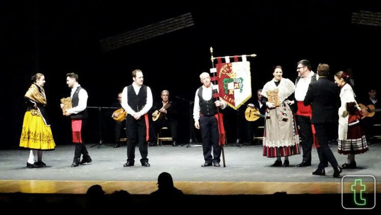 Cantes y bailes tradicionales en el XXI Festival Folklorico Navideño