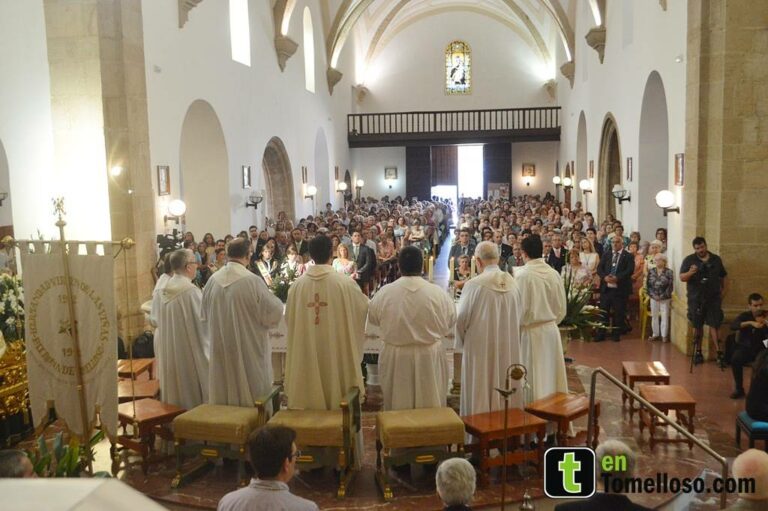 Una parroquia de la Asunción abarrotada acoge la Función en honor a la Virgen de las Viñas