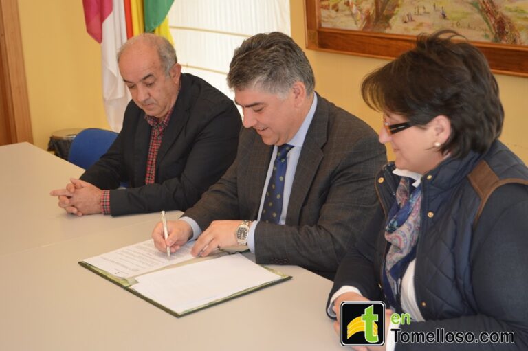 El Ayuntamiento de Tomelloso y la Hermandad Virgen de las Viñas renuevan el convenio de colaboración
