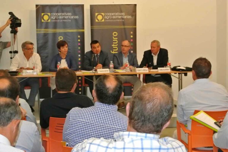 La Consejería de Agricultura apoya las iniciativas del sector cooperativo