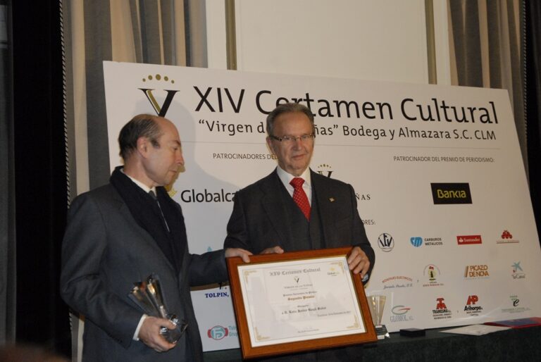 Globalcaja hace entrega del 2º Premio de Pintura Certamen Cultural Virgen de las Viñas