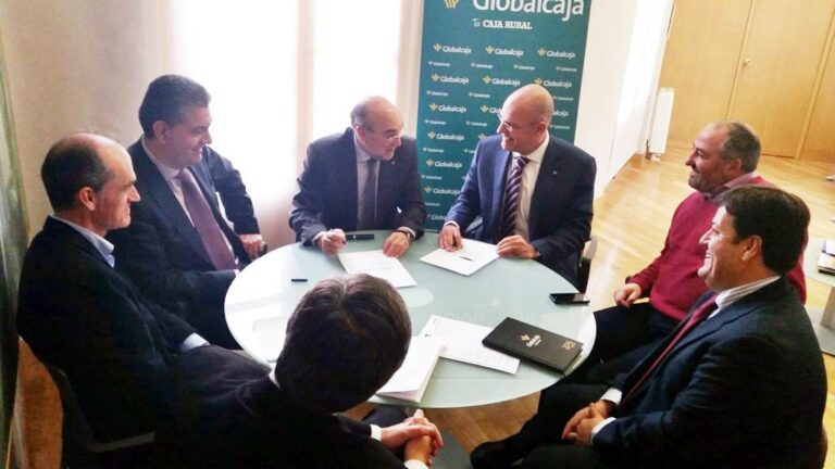 El Ayuntamiento de Manzanares y Globalcaja firman dos operaciones de crédito