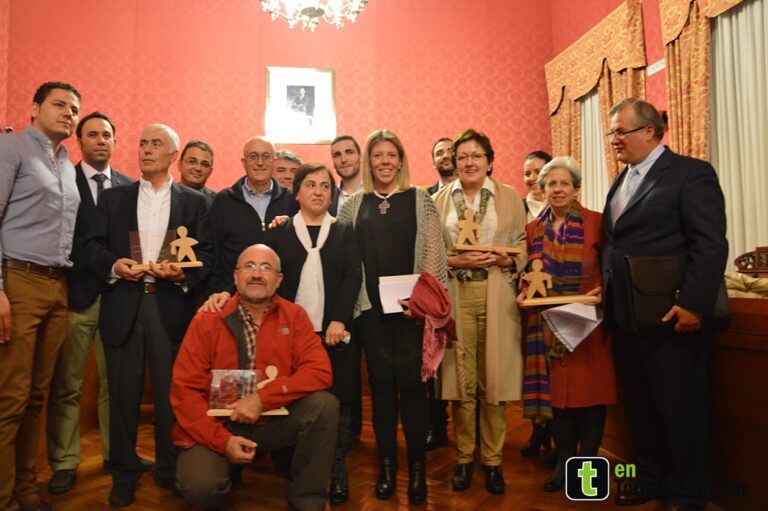 Tomelloso homenajea a los maestros que han dedicado su vida “a construir la sociedad”