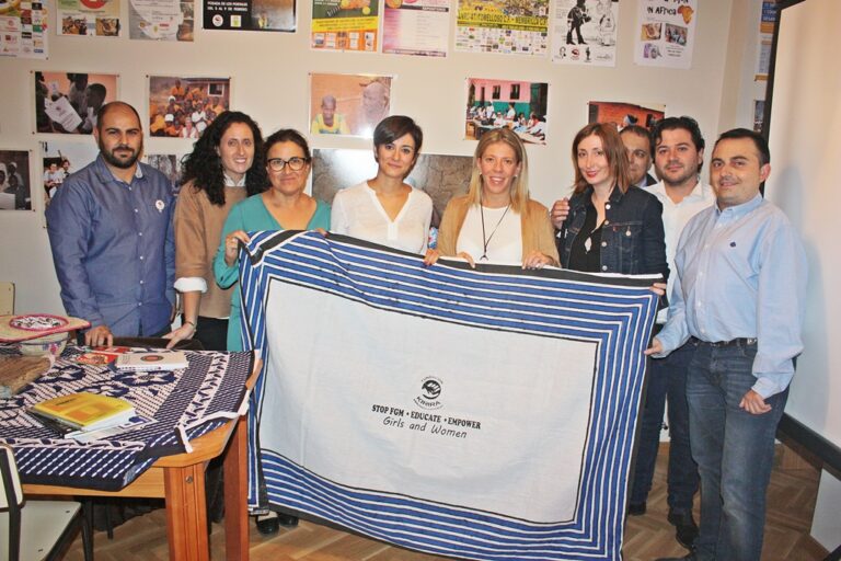 Isabel Rodríguez visita la Fundación Kirira de Tomelloso