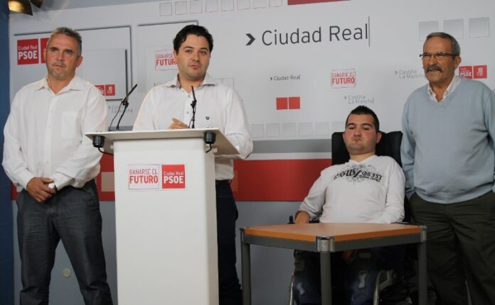 ISMAEL CON SU PADRE Y DIRIGENTES PSOE