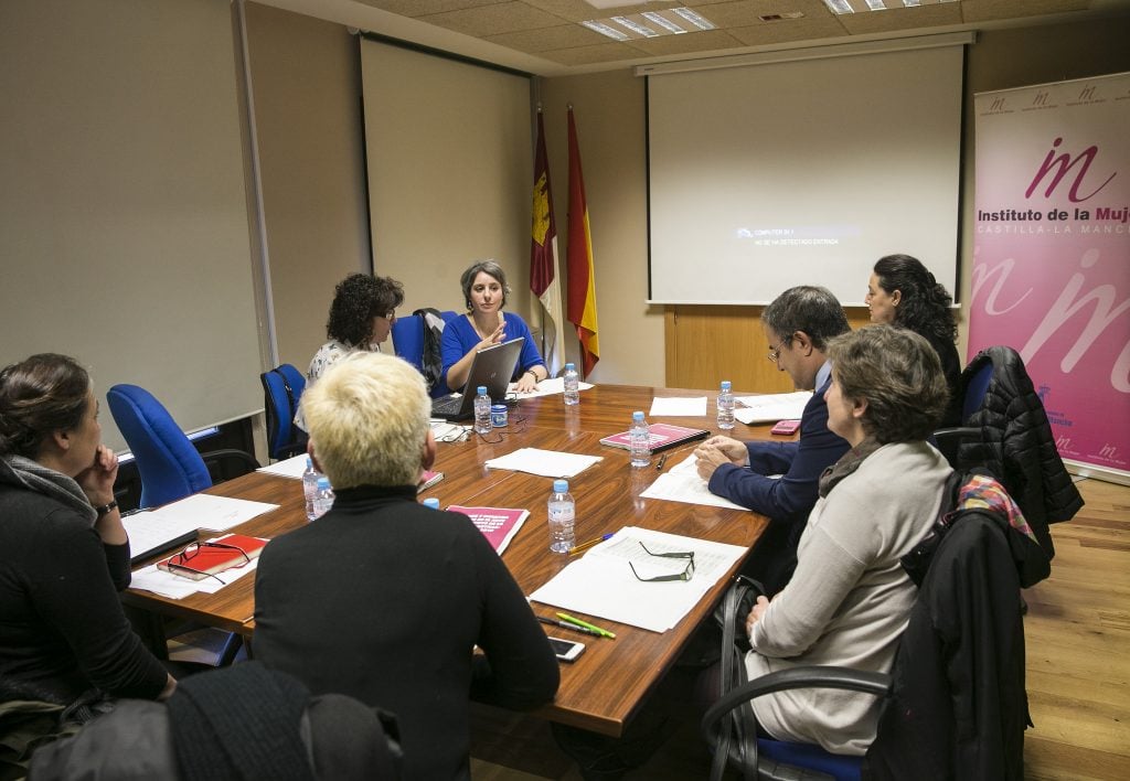 El Gobierno de Castilla-La Mancha concederá los Premios Mujeres en el Arte a las artistas Pilar Prieto, Isis Saz y Estela Miguel
